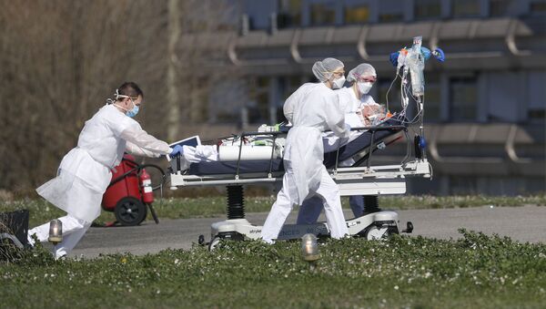 Пациента с COVID-19 экстренно эвакуируют из гражданской больницы в Мюлузе, восточная Франция - Sputnik Южная Осетия