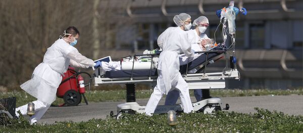 Пациента с COVID-19 экстренно эвакуируют из гражданской больницы в Мюлузе, восточная Франция Пациента с COVID-19 экстренно эвакуируют из гражданской больницы в Мюлузе, восточная Франция - Sputnik Южная Осетия