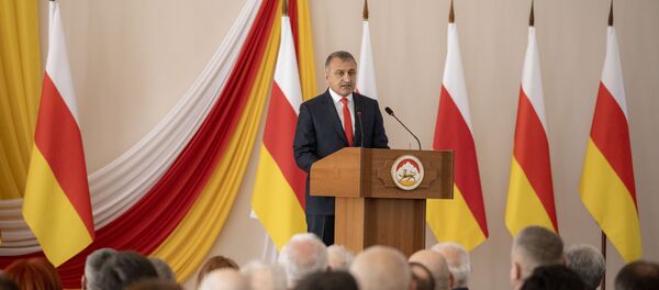 Послание Анатолия Бибилова к народу и парламенту Южной Осетии Послание Анатолия Бибилова к народу и парламенту Южной Осетии - Sputnik Южная Осетия