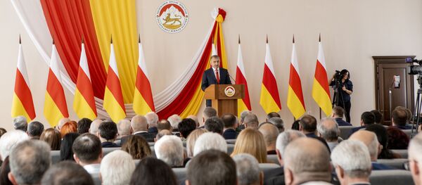 Послание Анатолия Бибилова к народу и парламенту Южной Осетии Послание Анатолия Бибилова к народу и парламенту Южной Осетии - Sputnik Южная Осетия