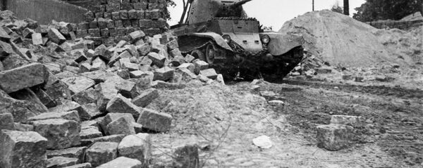 Советский танк БТ-2 пересекает границу Белоруссии в районе Вильно Советский танк БТ-2 пересекает границу Белоруссии в районе Вильно - Sputnik Южная Осетия