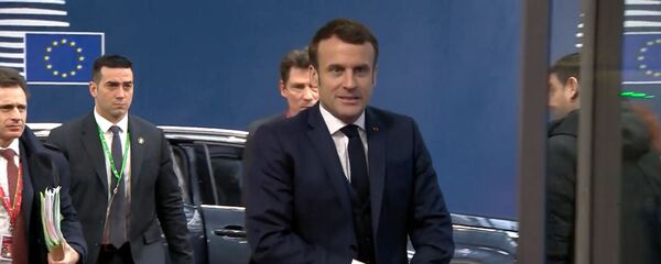 Макрон предупредил о возможном распаде Шенгенской зоны из-за коронавируса Макрон предупредил о возможном распаде Шенгенской зоны из-за коронавируса - Sputnik Южная Осетия