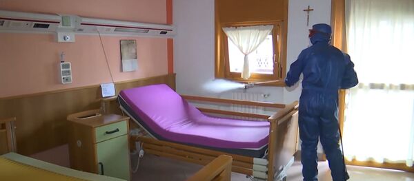 Как российские военные дезинфицируют пансионаты в Италии - Sputnik Южная Осетия