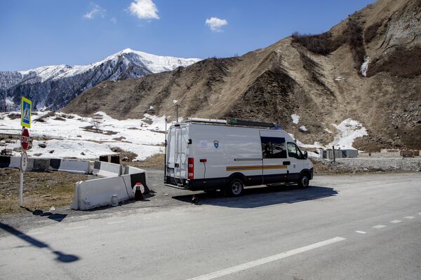 Автомобиль МЧС РЮО, оборудованный для проверки водителей на российско-югоосетинской границе - Sputnik Южная Осетия