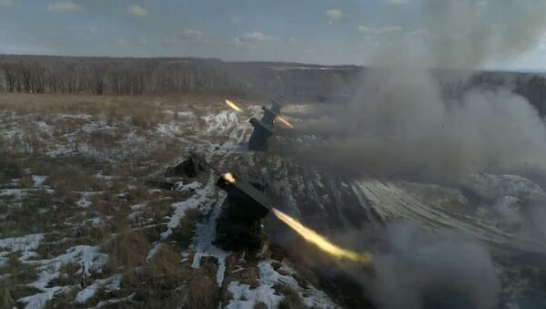 Беспилотник указал «Градам» цель: эффектные кадры учебных стрельб - Sputnik Южная Осетия