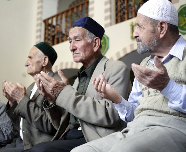 Коллективная молитва в мечети Кебир-джами - Sputnik Южная Осетия