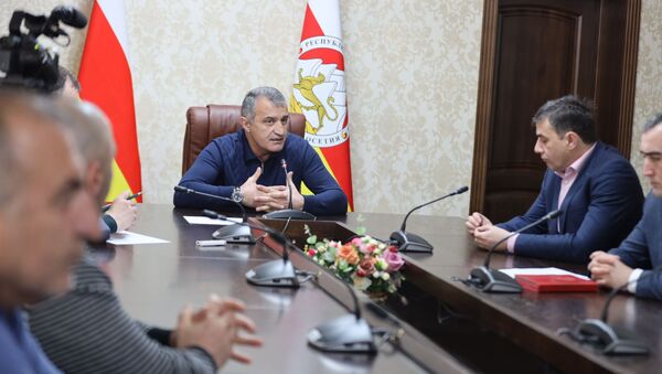 Встреча президента РЮО Анатолия Бибилова с предпринимателями  - Sputnik Южная Осетия