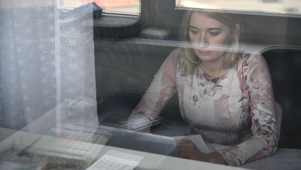 Женщина на удаленной работе у себя дома в Ростове-на-Дону - Sputnik Южная Осетия