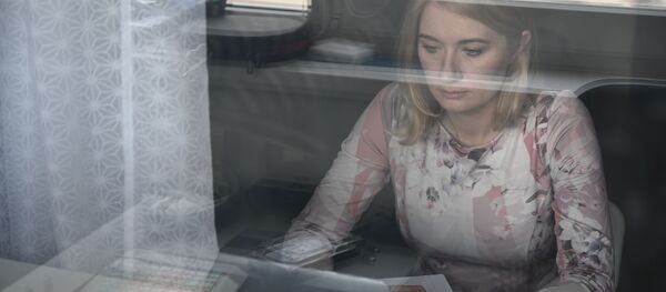 Женщина на удаленной работе у себя дома в Ростове-на-Дону Женщина на удаленной работе у себя дома в Ростове-на-Дону - Sputnik Южная Осетия