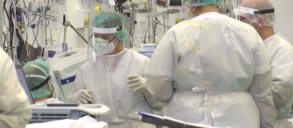 Российские врачи лечат итальянцев в Бергамо: пациенты выздоравливают Российские врачи лечат итальянцев в Бергамо: пациенты выздоравливают - Sputnik Южная Осетия
