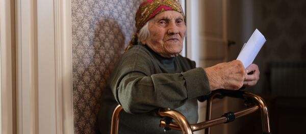 Ветерана войны Евгению Алборову поздравили со 100-летним юбилеем Ветерана войны Евгению Алборову поздравили со 100-летним юбилеем - Sputnik Южная Осетия