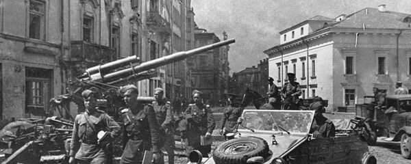 Разбитое немецкое зенитное орудие на улицах Вены. Разбитое немецкое зенитное орудие на улицах Вены. - Sputnik Южная Осетия