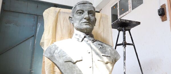 Беруашвилийы бюст 29 азы фӕстӕ ногӕй ссардзӕн йӕ бынат Кады Аллейы Цхинвалы Беруашвилийы бюст 29 азы фӕстӕ ногӕй ссардзӕн йӕ бынат Кады Аллейы Цхинвалы - Sputnik Хуссар Ирыстон