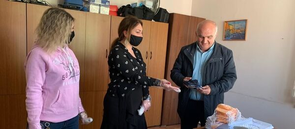 Волонтеры передали маски станции скорой медпомощи Цхинвала - Sputnik Южная Осетия