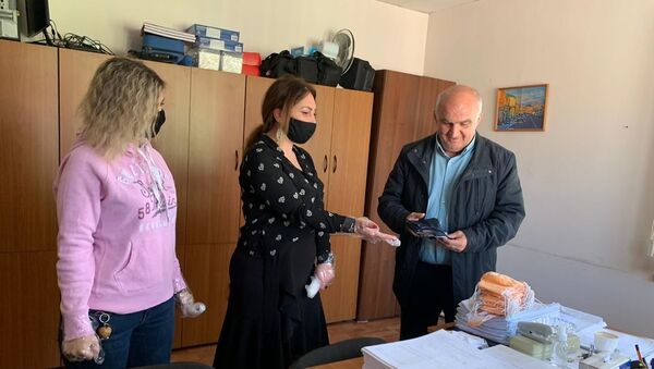 Волонтеры передали маски станции скорой медпомощи Цхинвала - Sputnik Южная Осетия