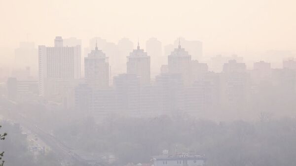 Киев в дыму. Город окутал смог из Чернобыльской зоны - Sputnik Южная Осетия