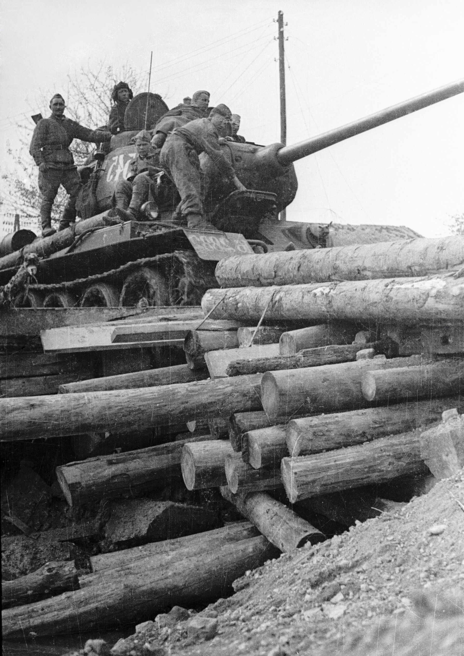 Этот день в 1945-м: воздушных боях за день сбито 90 немецких самолетов Этот день в 1945-м: воздушных боях за день сбито 90 немецких самолетов - Sputnik Южная Осетия, 1920, 20.04.2025