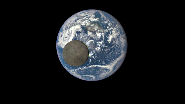Снимок Луны на фоне Земли. Архивное фото  - Sputnik Южная Осетия