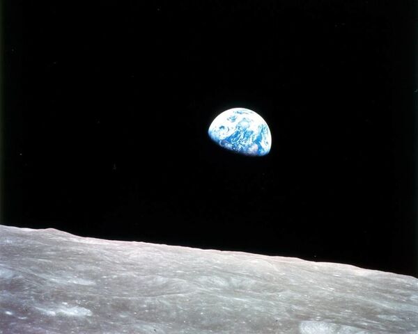 Первая фотография Земли с окололунной орбиты, сделанная 24 декабря 1968 года в ходе миссии Apollo 8 - Sputnik Южная Осетия