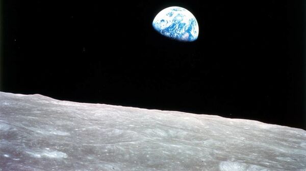 Первая фотография Земли с окололунной орбиты. Архивное фото  - Sputnik Южная Осетия
