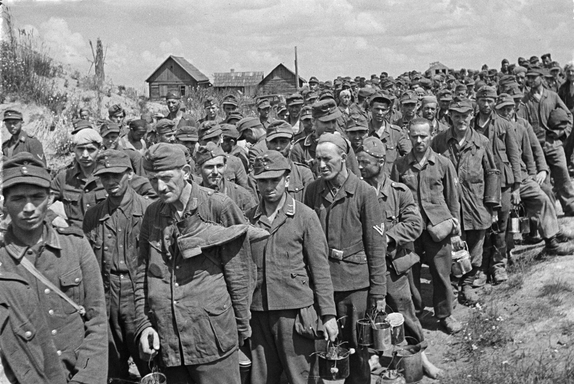 Немецкие пленные в районе Гомеля Белорусской ССР - Sputnik Южная Осетия, 1920, 07.05.2025