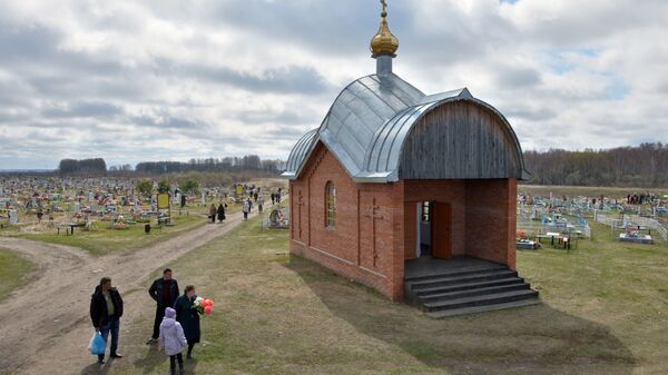 Посещение кладбищ в день Радоницы - Sputnik Южная Осетия