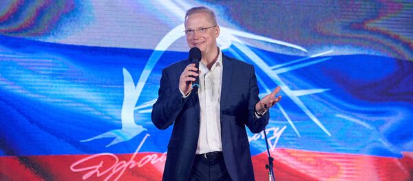 Эрнест Мацкявичюс на сцене фестиваля Дорога на Ялту в 2019 году Эрнест Мацкявичюс на сцене фестиваля Дорога на Ялту в 2019 году - Sputnik Южная Осетия