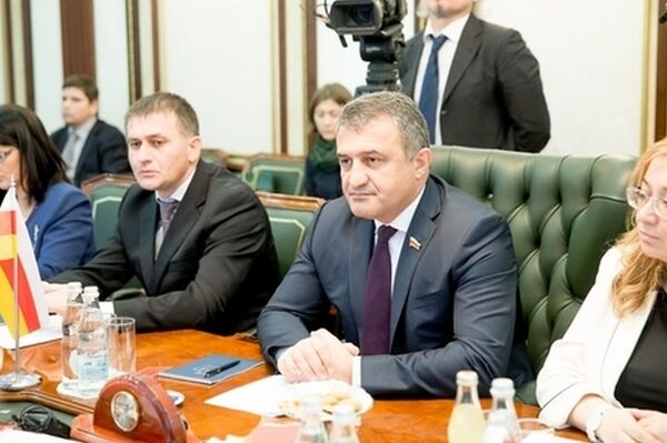 Спикер парламента Анатолий Бибилов - Sputnik Южная Осетия