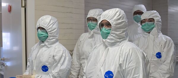 Медики в больнице для пациентов с коронавирусом  - Sputnik Южная Осетия
