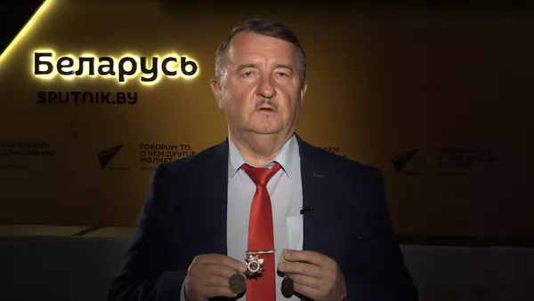 Дед несся по полю, немецкий летчик несся за ним - Sputnik Южная Осетия