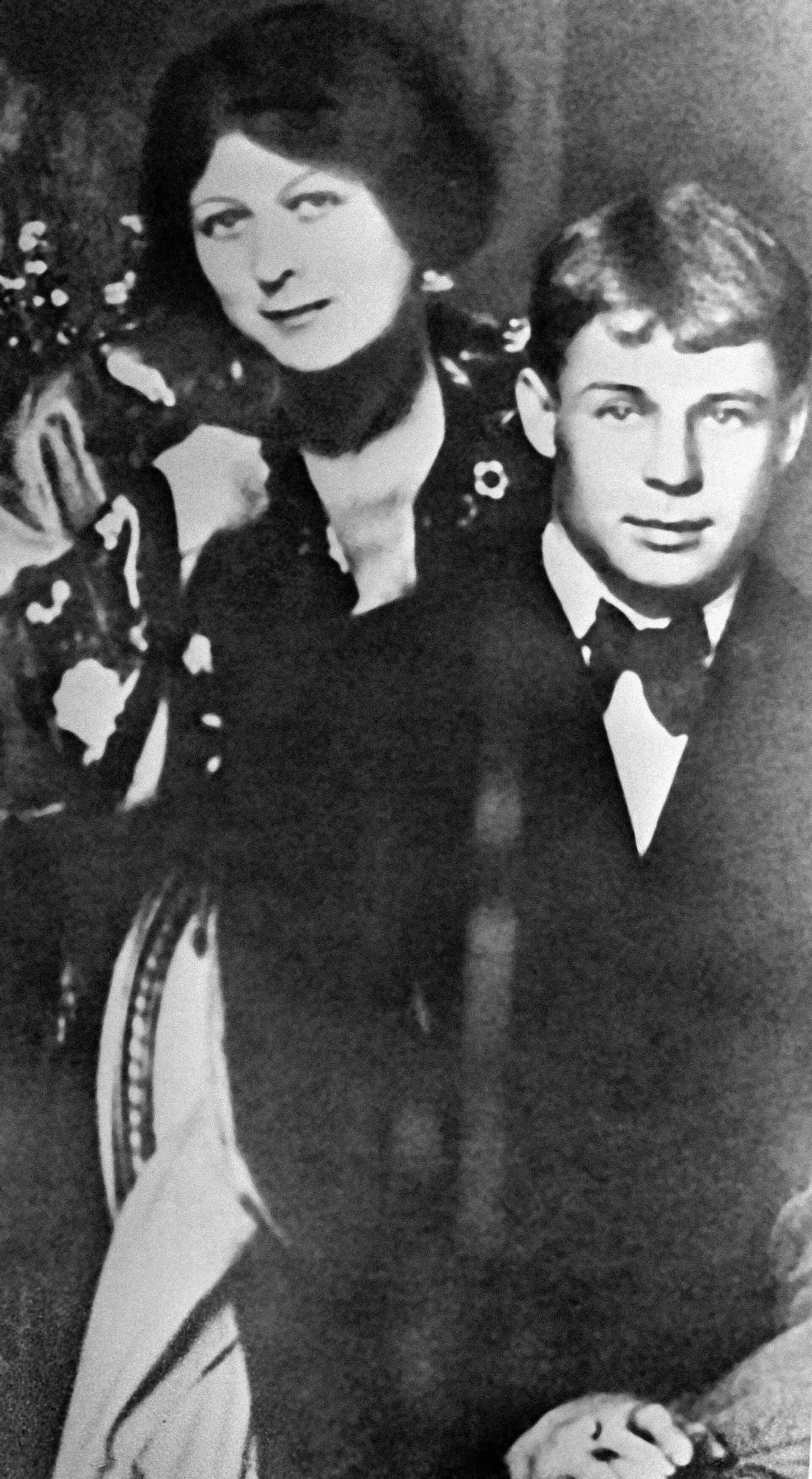Поэт Сергей Есенин и его жена танцовщица Айседора Дункан. - Sputnik Южная Осетия, 1920, 01.05.2022