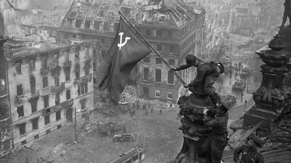 Знамя Победы над Рейхстагом: подробности главного штурма Берлинской операции - Sputnik Южная Осетия