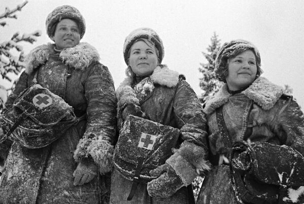 Девушки-санитарки во время Великой Отечественной войны - Sputnik Южная Осетия