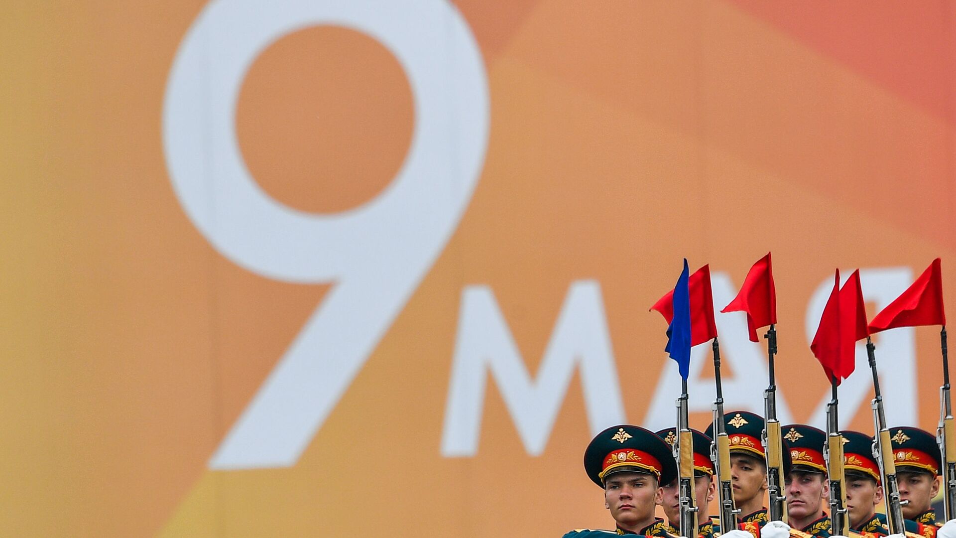 Военнослужащие почетного караула на военном параде на Красной площади - Sputnik Южная Осетия, 1920, 09.05.2022