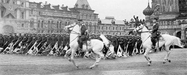 Уӕлахизы Парад Мӕскуыйы Сырх фӕзуатыл 1945 азы 24 июны Уӕлахизы Парад Мӕскуыйы Сырх фӕзуатыл 1945 азы 24 июны - Sputnik Хуссар Ирыстон