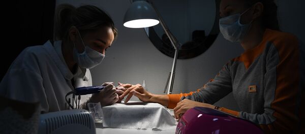 Посетительница в салоне красоты. Архивное фото Посетительница в салоне красоты. Архивное фото - Sputnik Южная Осетия