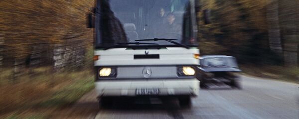 Автобус на трассе Автобус на трассе - Sputnik Южная Осетия