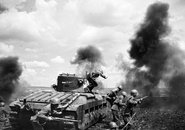 Танковый десант майора Мозгова во время боя в районе Змиева, Юго-Западный фронт - Sputnik Южная Осетия