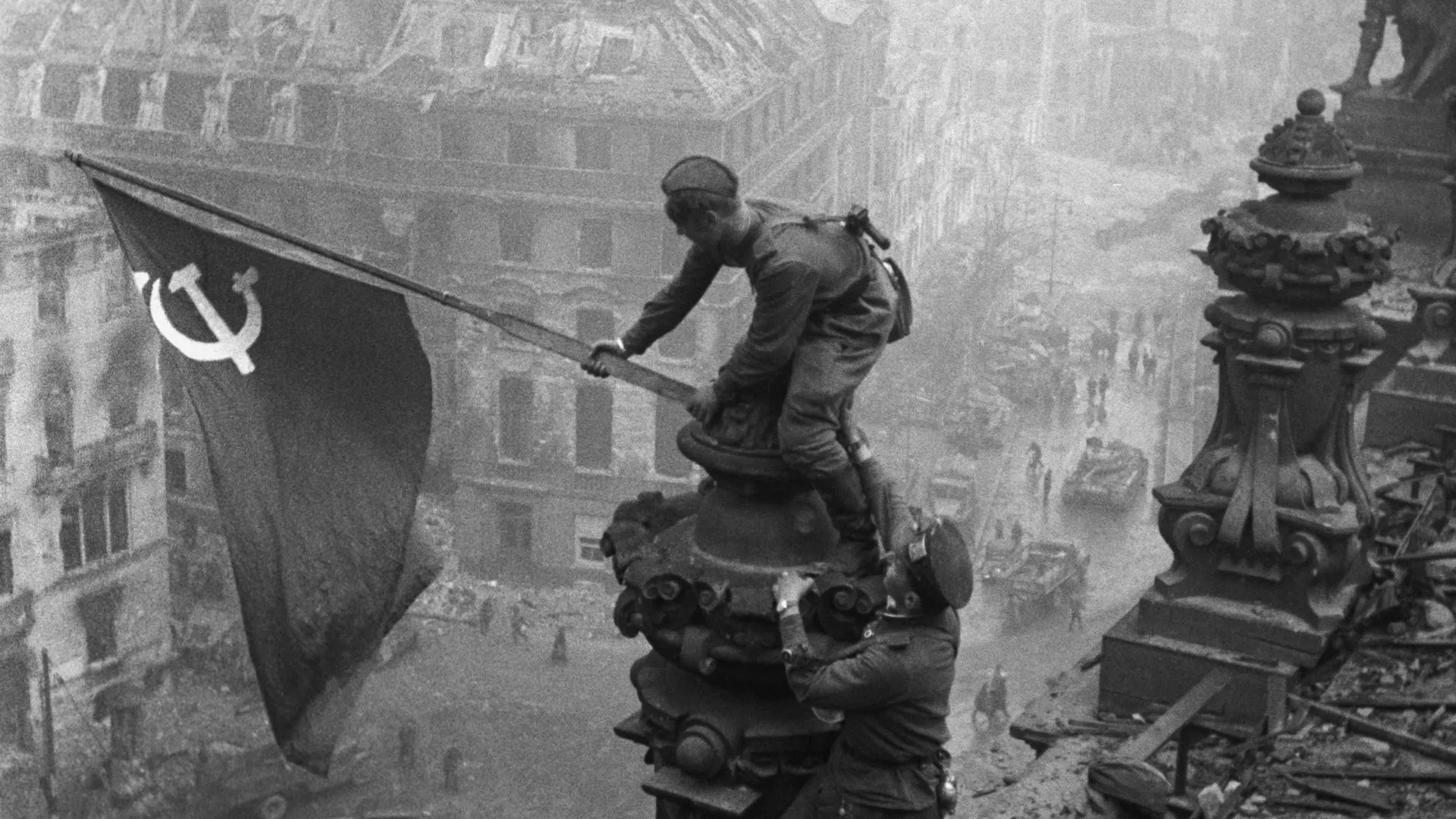 Знамя Победы над Рейхстагом в Берлине, 1945 год