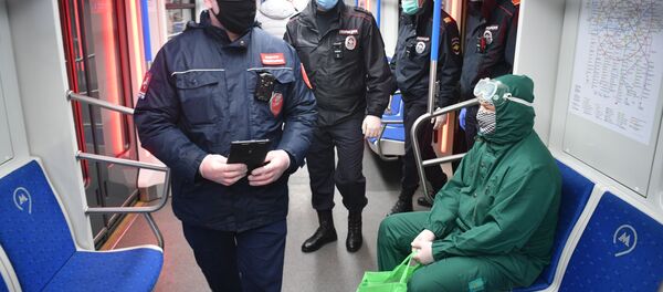 Проверка соблюдения дистанции между пассажирами в транспорте  Проверка соблюдения дистанции между пассажирами в транспорте  - Sputnik Южная Осетия