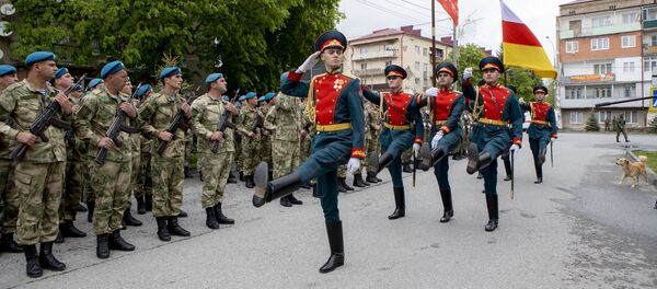Мини-парад для ветеранов ВОВ Мини-парад для ветеранов ВОВ - Sputnik Южная Осетия