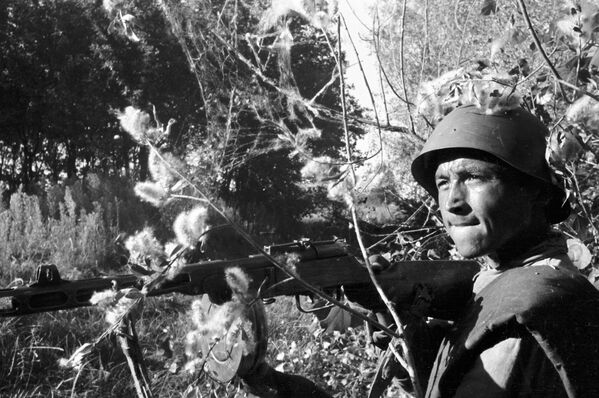 Боец Тойли Атаджанов в бою на подступах к Сталинграду, 1942 год - Sputnik Южная Осетия