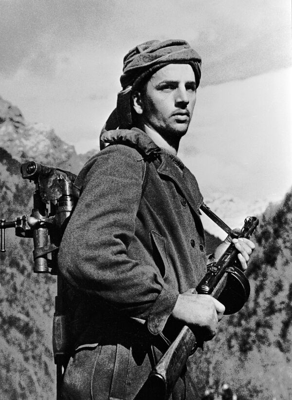 Солдат-абхазец в горах Кавказа, 1942 год - Sputnik Южная Осетия
