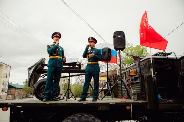 Солдаты 4-й военной базы исполняют военные песни - Sputnik Южная Осетия