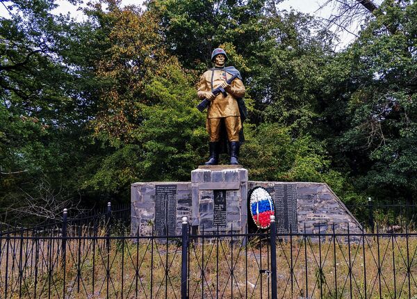 Памятник участникам Великой Отечественной войны в селе Ортеу - Sputnik Южная Осетия