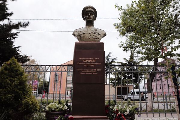 Памятник Герою Советского Союза Коста Кочиеву - Sputnik Южная Осетия