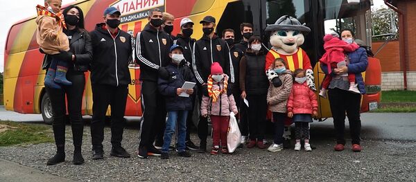 АЛАНИЯ оказала помощь малоимущим - Sputnik Южная Осетия