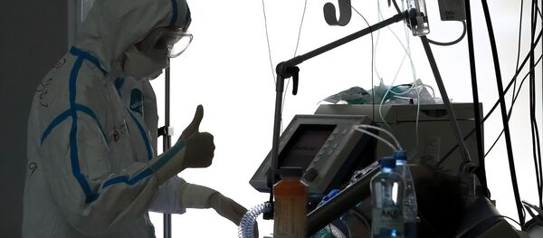 Работа медиков с больными COVID-19 в клинике МГУ Работа медиков с больными COVID-19 в клинике МГУ - Sputnik Южная Осетия