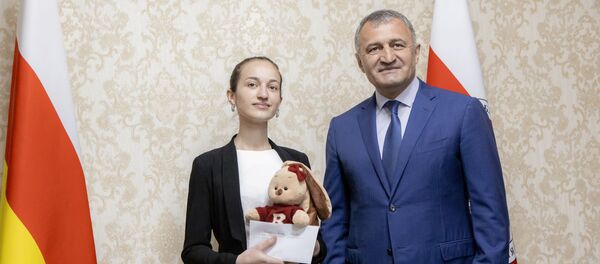 Президент радта стипендитæ ХИПУ хуыздæр студенттæн Президент радта стипендитæ ХИПУ хуыздæр студенттæн - Sputnik Хуссар Ирыстон