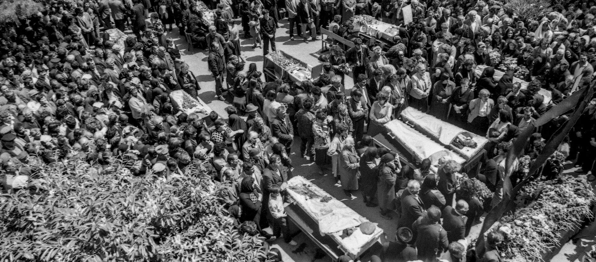 Похороны жертв Зарской трагедии - Sputnik Южная Осетия, 1920, 20.05.2021